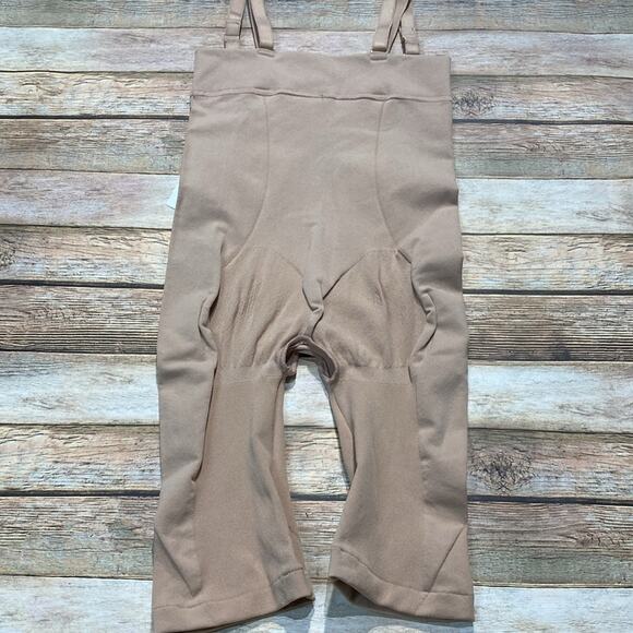 NWT Leonisa Invisible Extra High-Waisted Shaper Shorts Beige XS/S Quiet Luxury - Picture 3 of 6